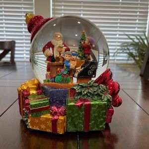 Christmas Santa water globe